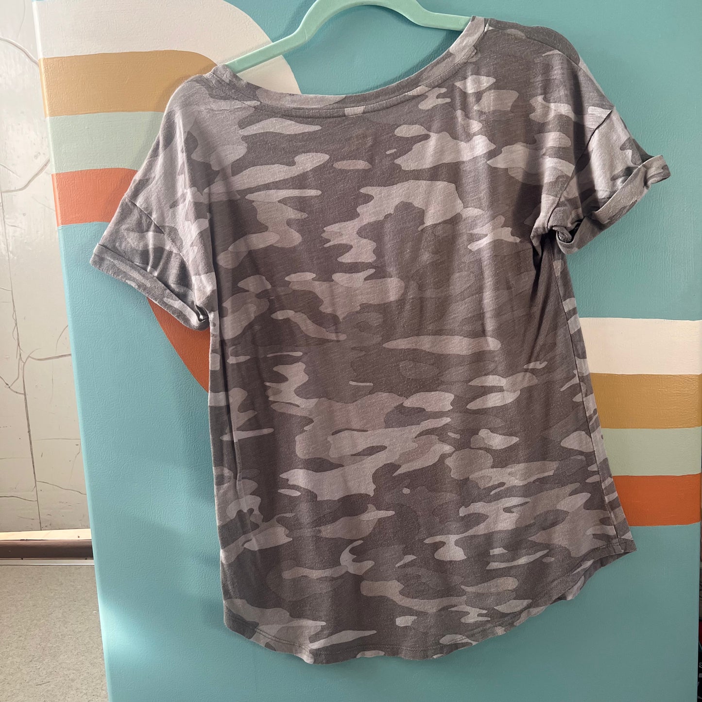 "howdy" camo t-shirt (size M)