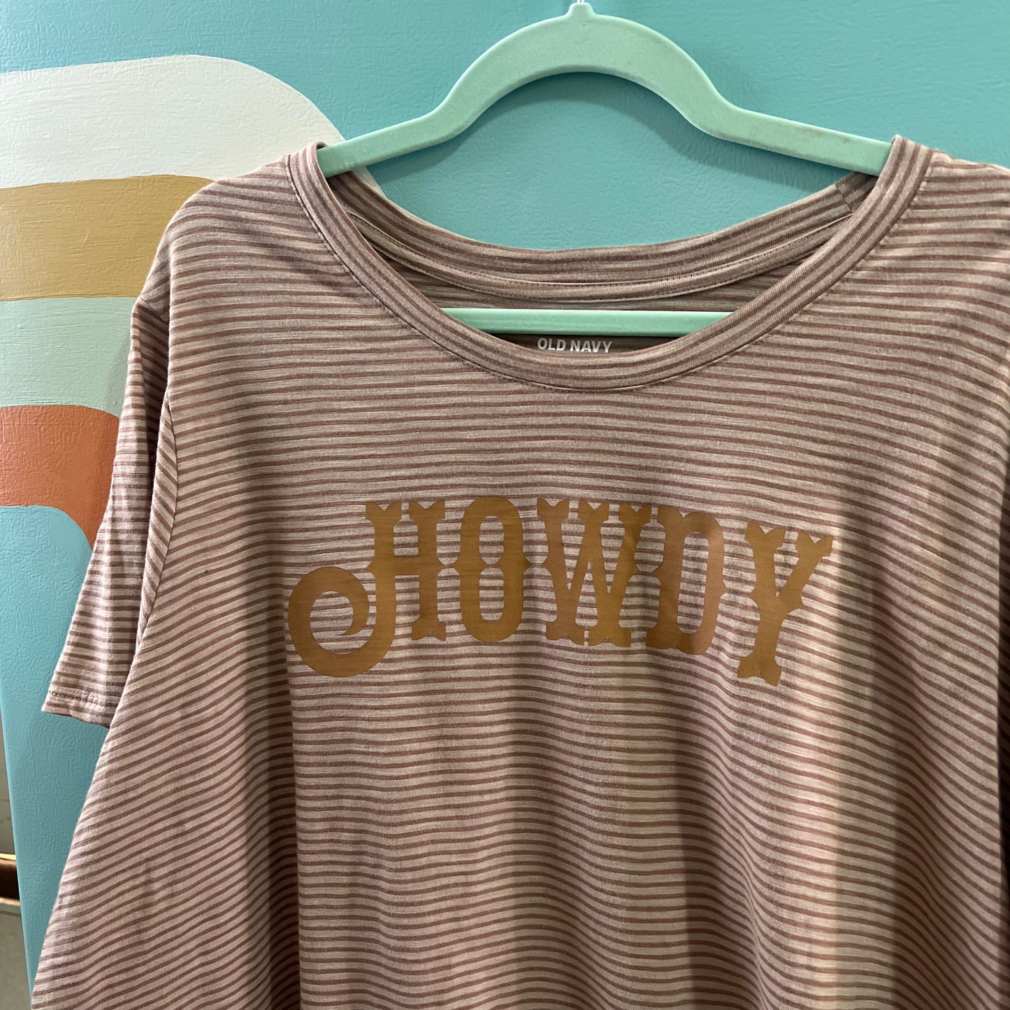 "howdy" striped tan t-shirt (size 3XL)