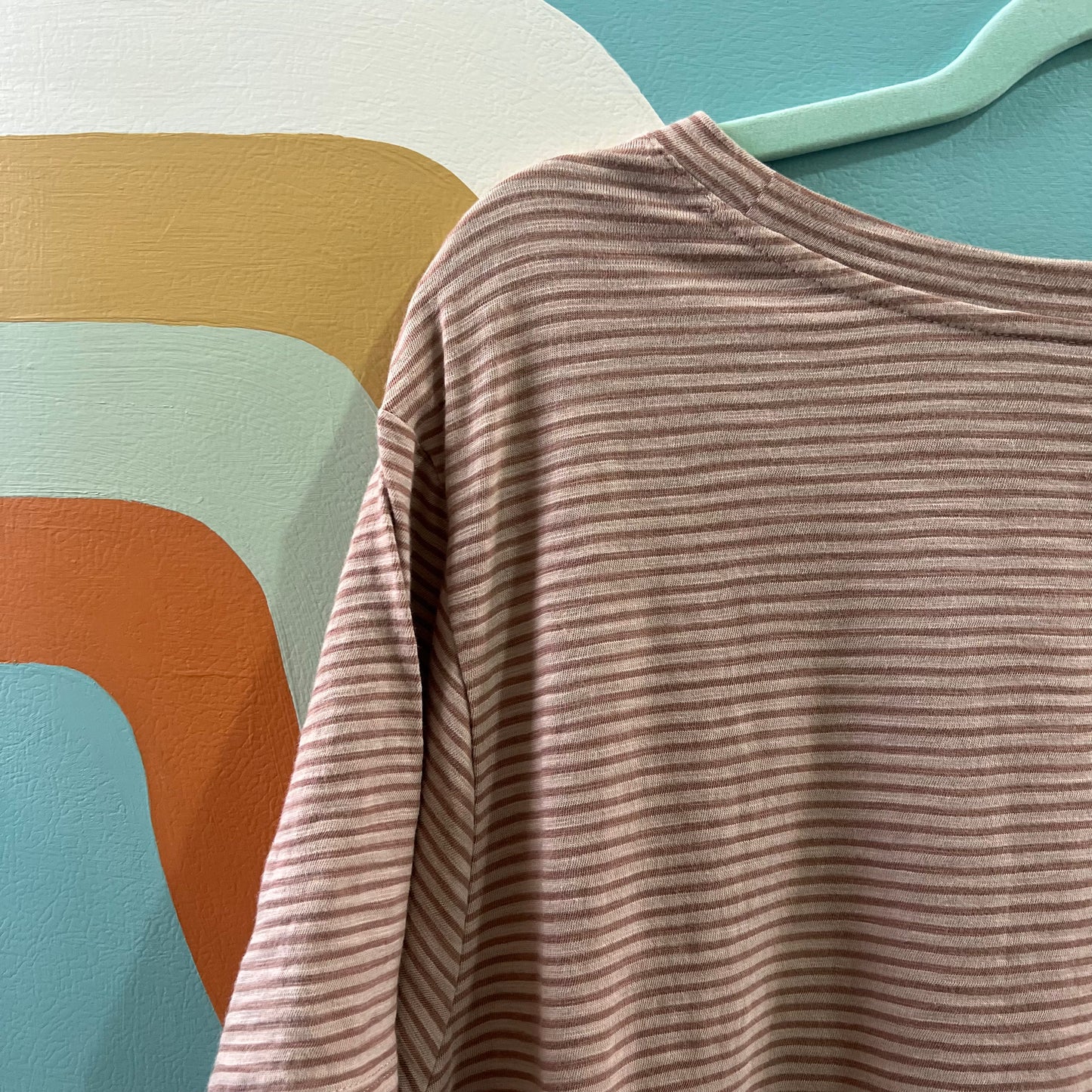 "howdy" striped tan t-shirt (size 3XL)