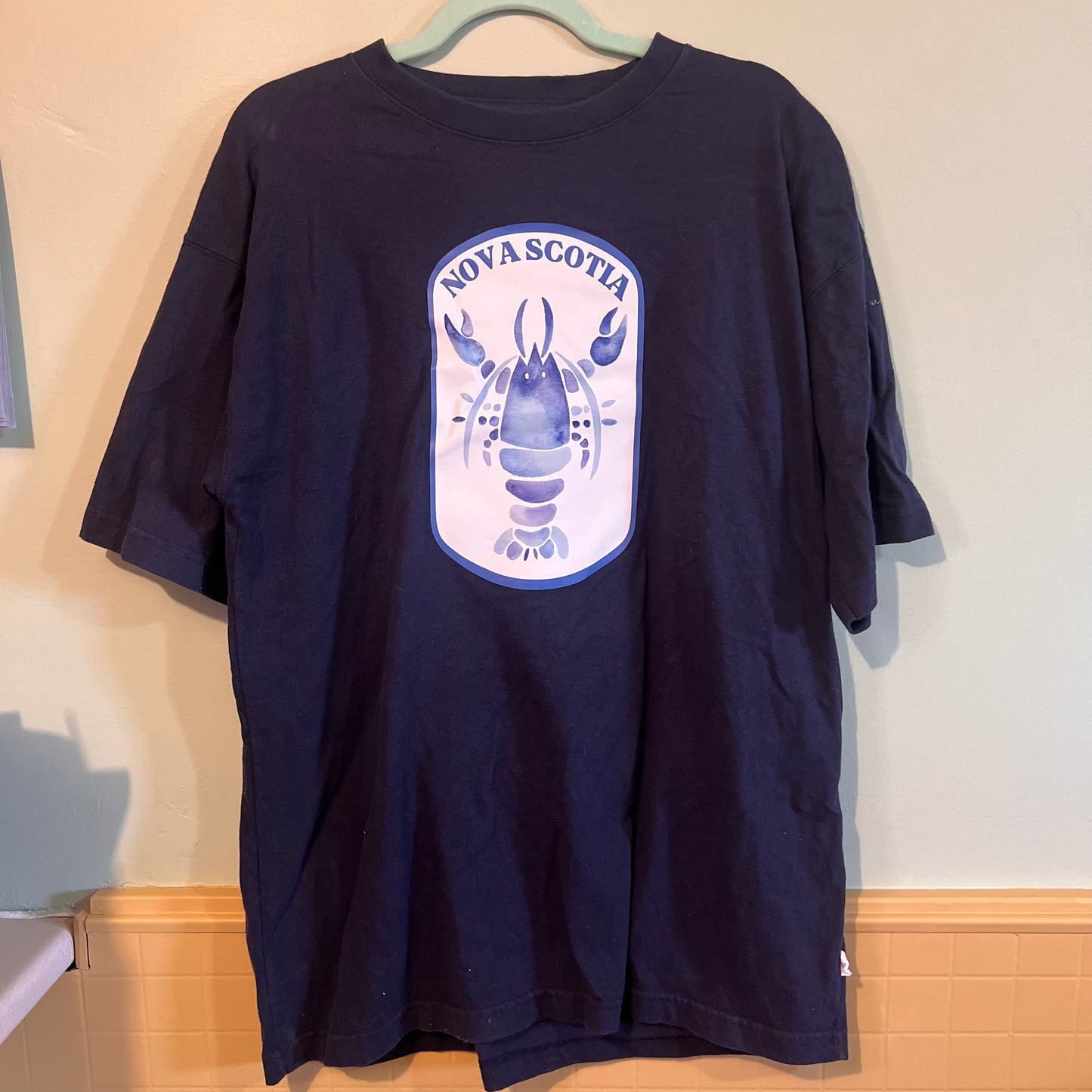 blue lobster navy t-shirt (size L)