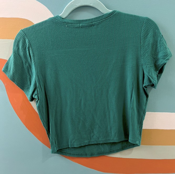 smiley green crop v-neck t-shirt (size M-L)