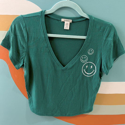 smiley green crop v-neck t-shirt (size M-L)