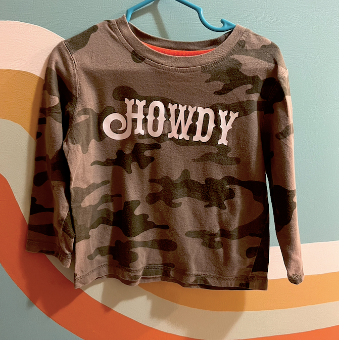 "howdy" camo kids tee (size 3T)